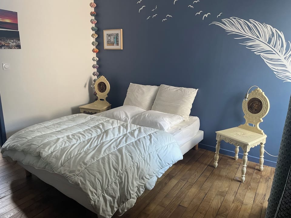 2 bedrooms, bed sheets