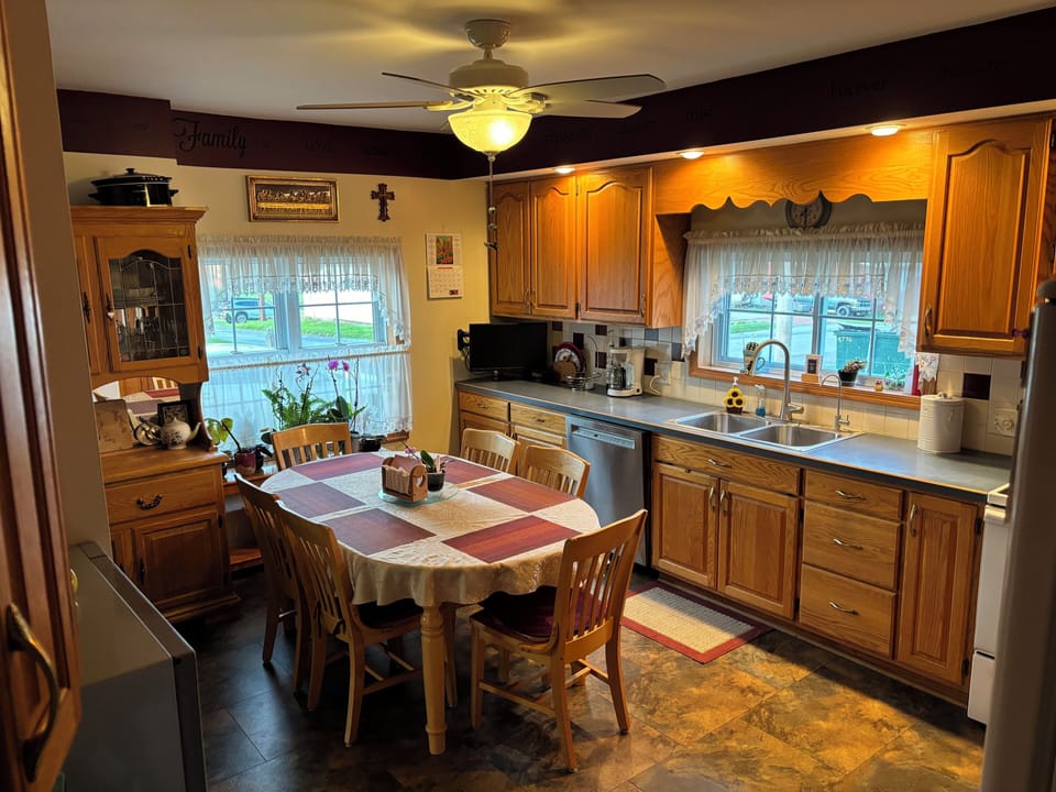 Eat in kitchen (main floor)