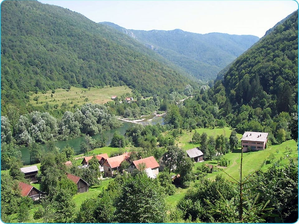 Surroundings [summer] (1-5 km)