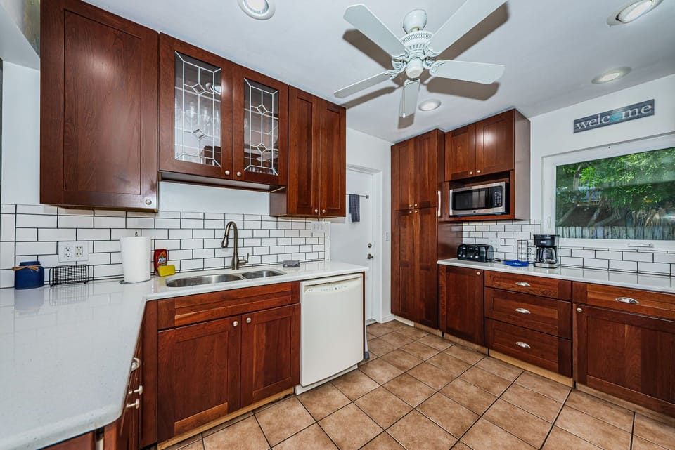 23-web-or-mls-Kitchen201