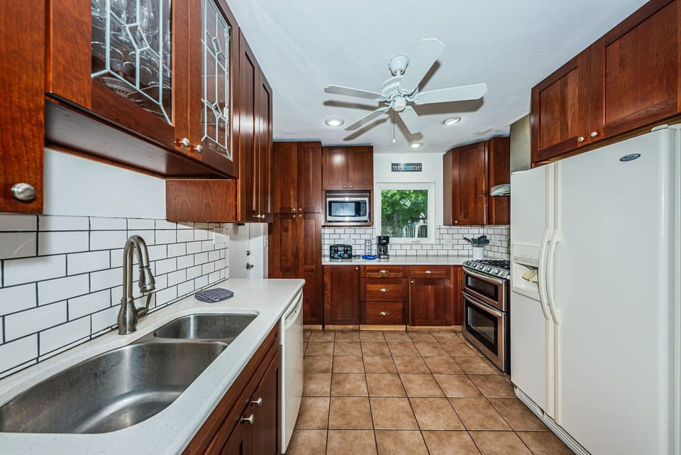 24-web-or-mls-Kitchen202
