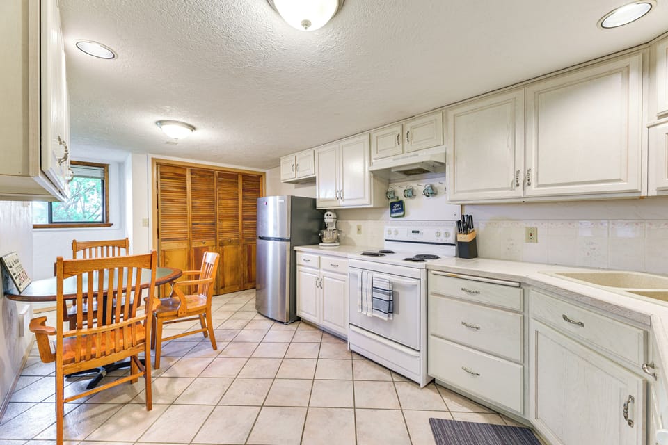 Lower Kitchen | Basement
