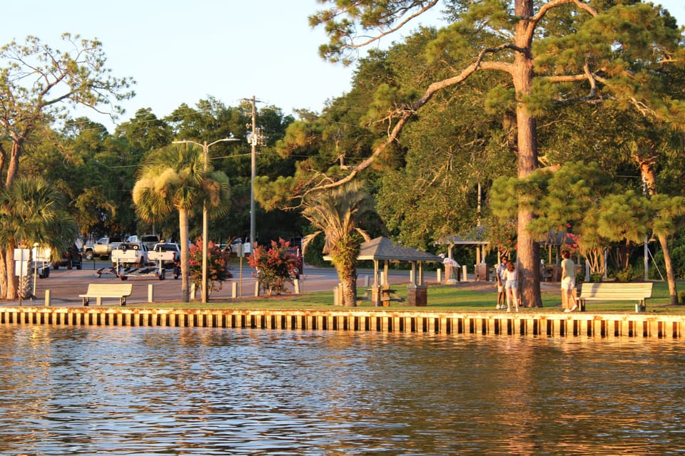 Nearby park w/boat launches
