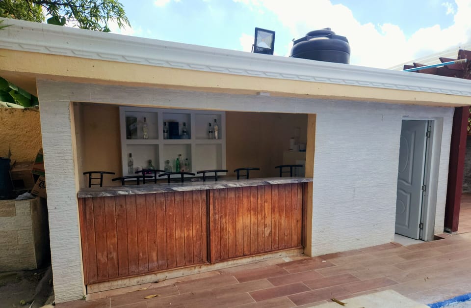 Pool Bar