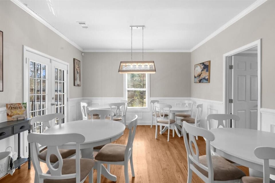 Plenty of Seating for Everyone!