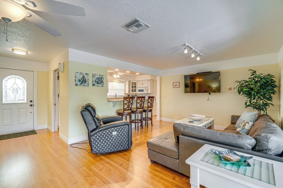 Living Room | Smart TV | Central A/C