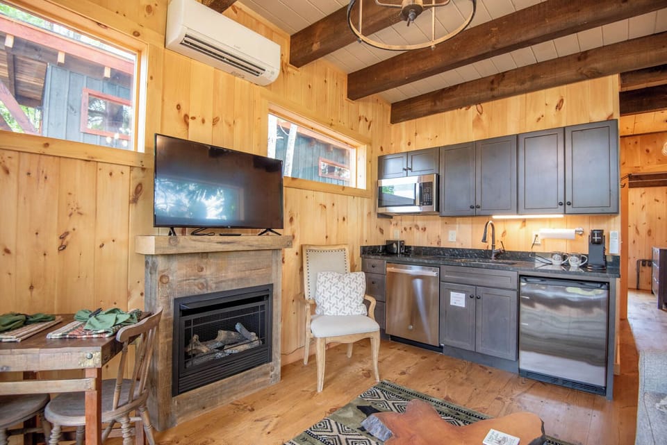 Fireplace, big screen TV...