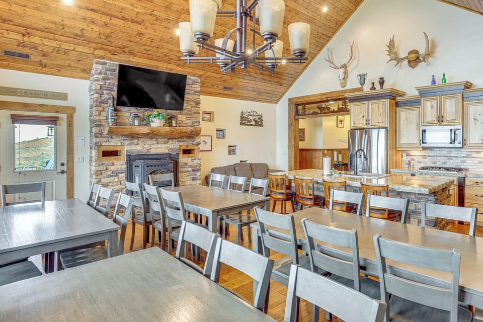 Garden City Vacation Rental | 10BR | 6BA | 6,500 Sq Ft | Stairs Required