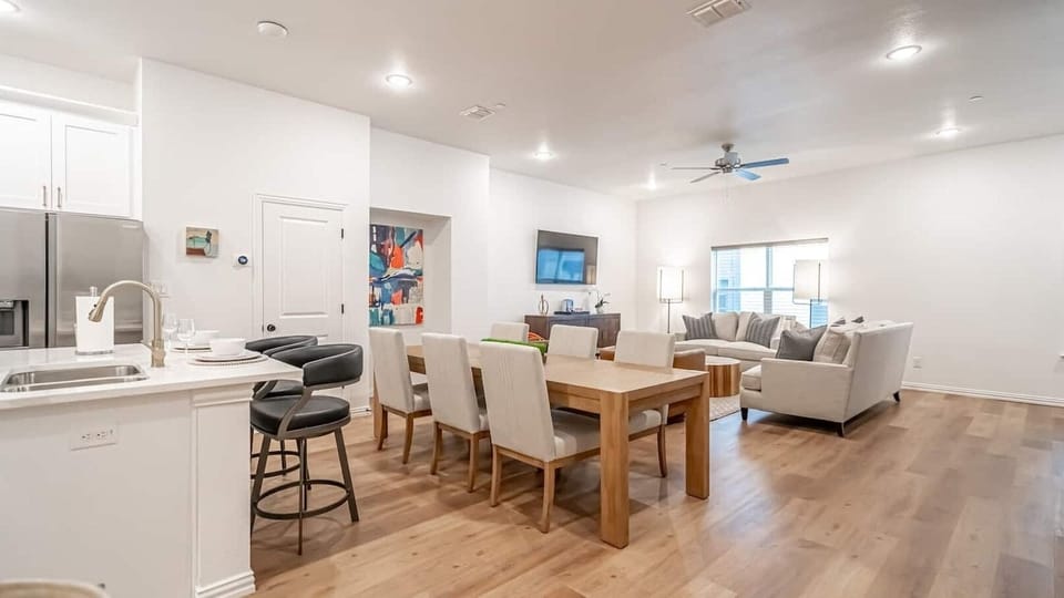 Gather around and eat like you live here. The dining area seats your whole group and flows seamlessly into the full kitchen — ideal for group travel, family stays, and anyone who wants more than a hotel room near Globe Life Field.