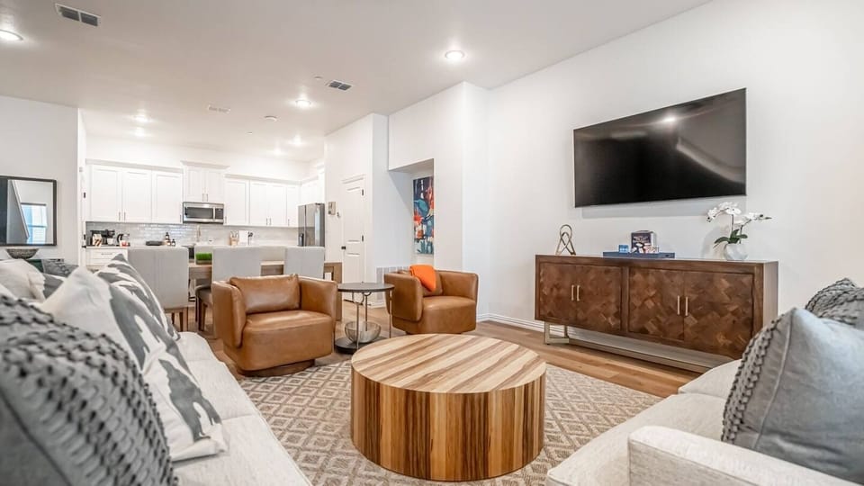 Kick back in a stylish, open-concept living space designed for comfort and connection. Whether you're debriefing after a Rangers game, watching pre-game coverage on the smart TV or just relaxing with your crew—The Ryan's living area has you covered.