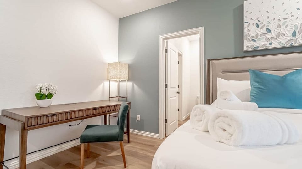 The master suite at The Ryan — a sanctuary-level stay featuring a king bed with luxury bedding, generous closet space, and a serene atmosphere that rivals any hotel. Wake up refreshed in a top Fort Worth spot, steps from MLB and NFL games.