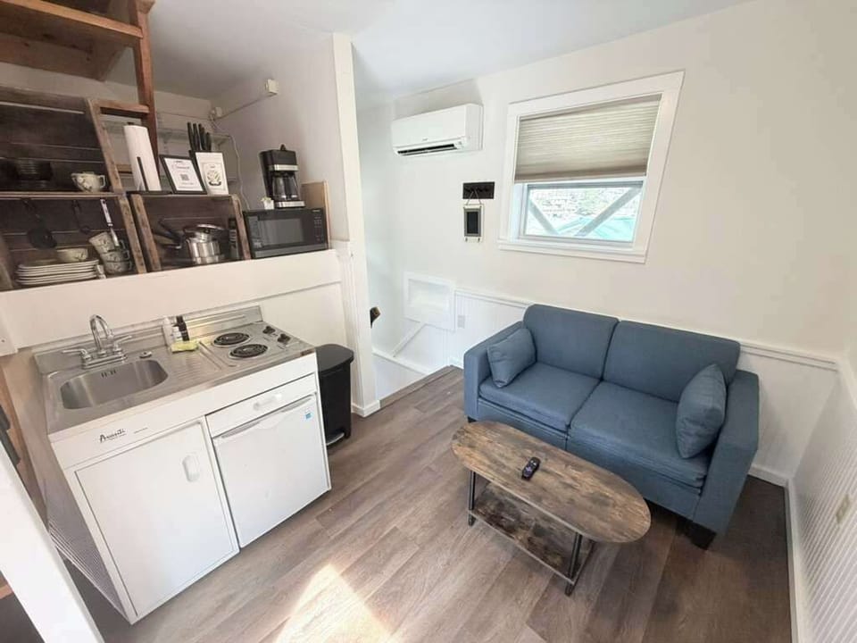 Kitchenette with 2 burns and sleeper sofa