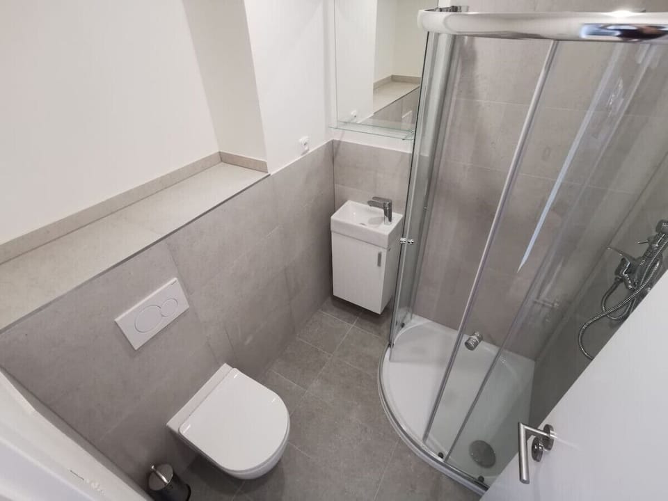 bird's eye bathroom view