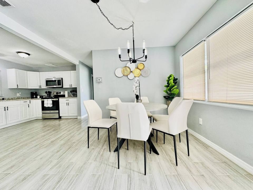 The perfect setting to share laughter, conversations and delicious meals with loved ones.