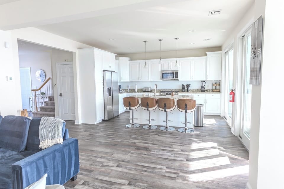 Connected cooking and entertaining space