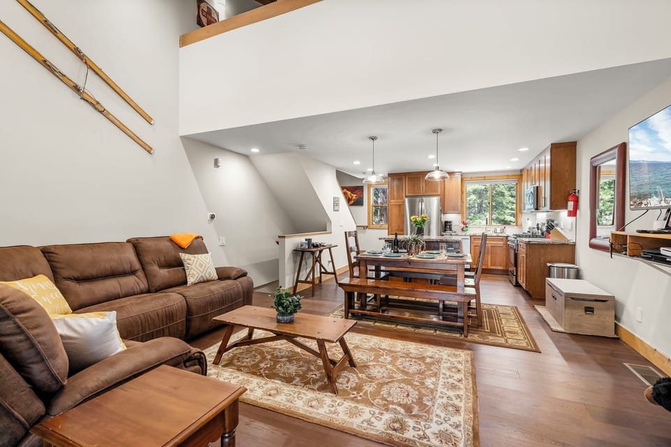 Gold Bend Getaway Living Room