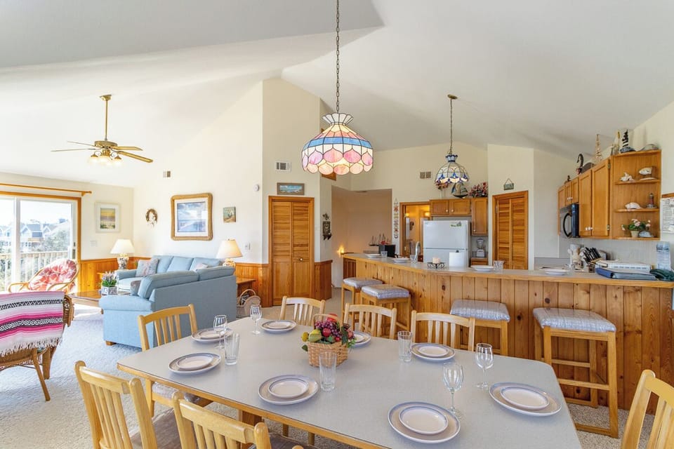 Top Level Dining Area