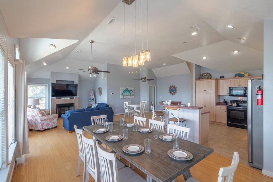 Top Level Dining Area