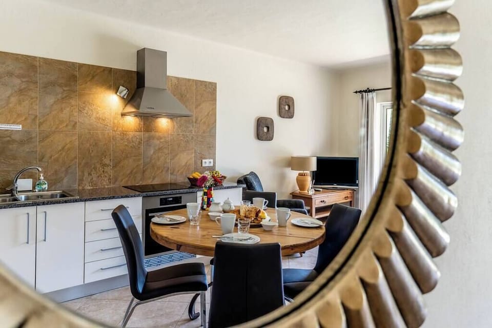 Villa Concha by Indigo Algarve - Cottage kitchen area with dining table