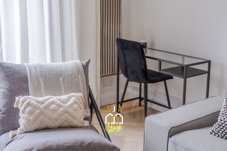 Living Room / Lounge