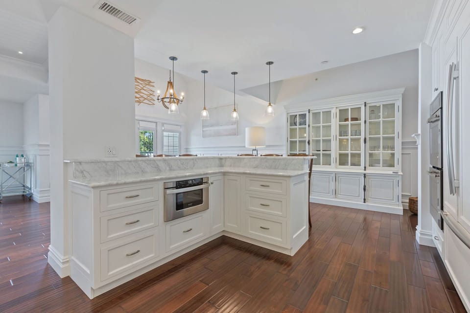 The kitchen is equipped with an oven, microwave, blender, coffee machines & more