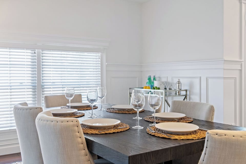 Dining table with seating for 6 guests. 