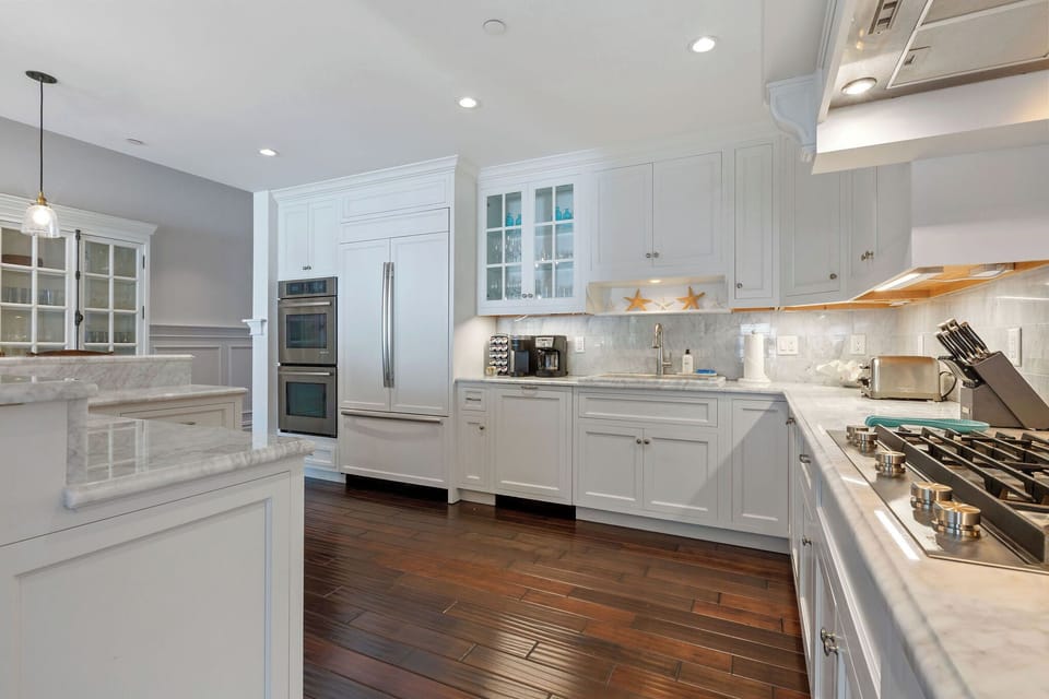 Spacious fully stocked kitchen!