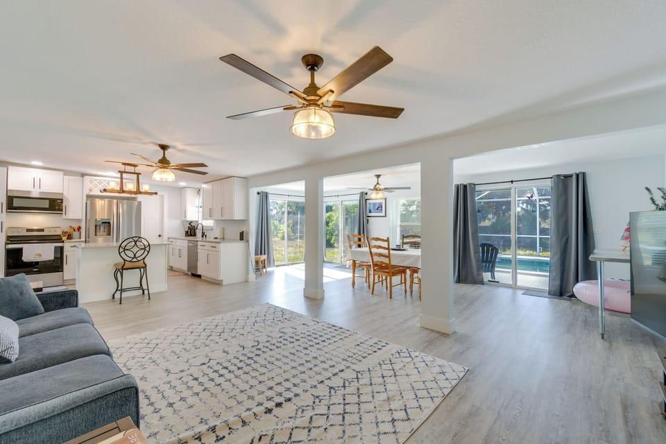 Living Room | Single-Story Home | Free WiFi
