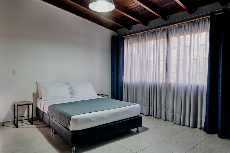 Bed,Photo of the whole room,Street view