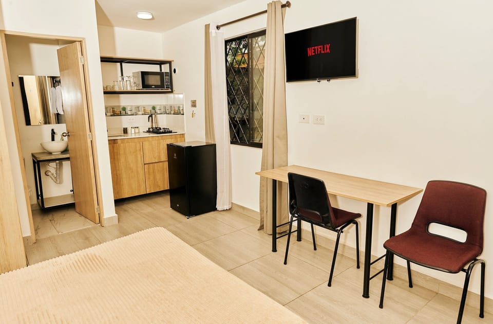 Kitchen or kitchenette,Dining area,TV and multimedia,Street view
