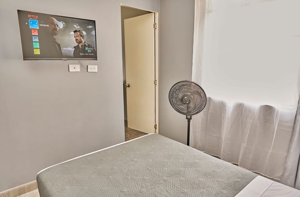 Bed,TV and multimedia,View(from property / room)