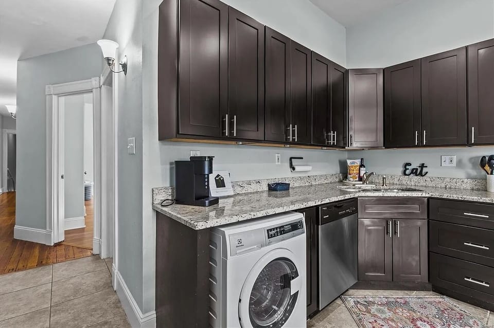 Kitchen - with Washing Machine