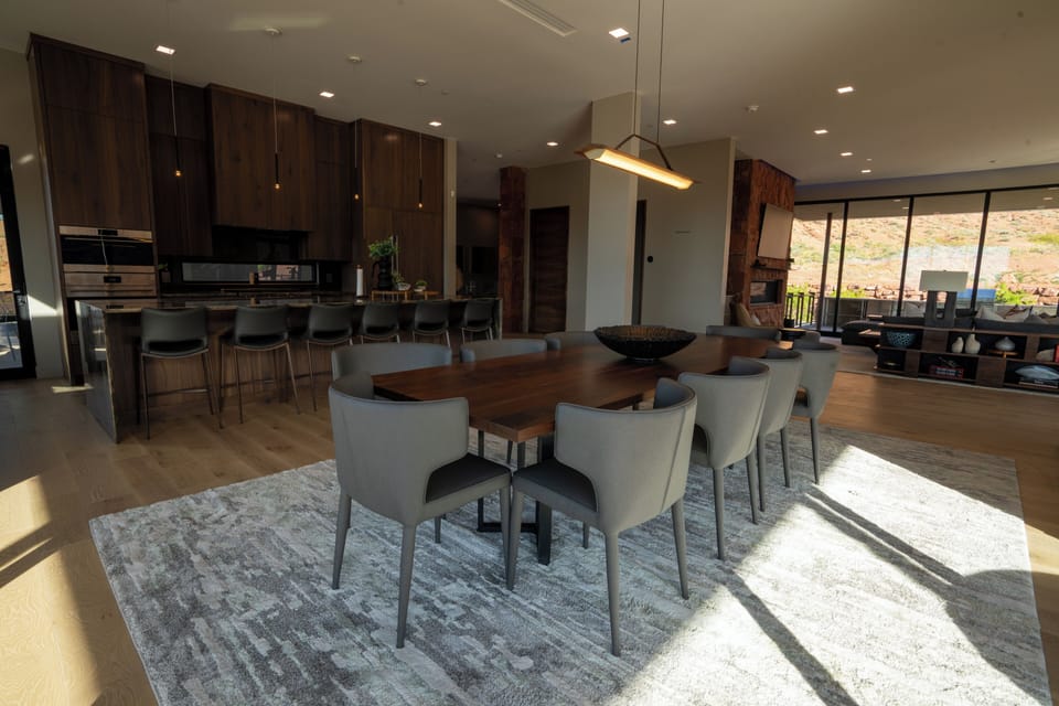 Dining seats 10