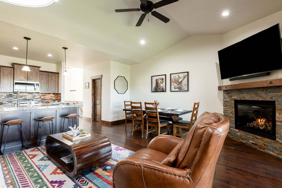 Living room with a Smart TV with Directv and a gas fireplace