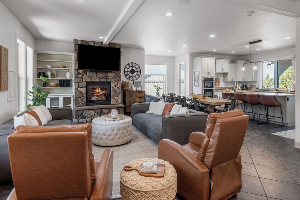 Spacious open living room for the whole crew.
