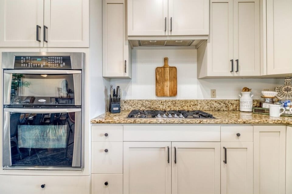 Full-size oven and gas cooktop make meal prep simple 