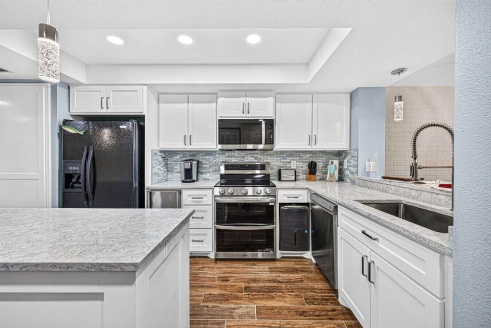 Fully Equipped Kitchen with Stainless Steel Appliances