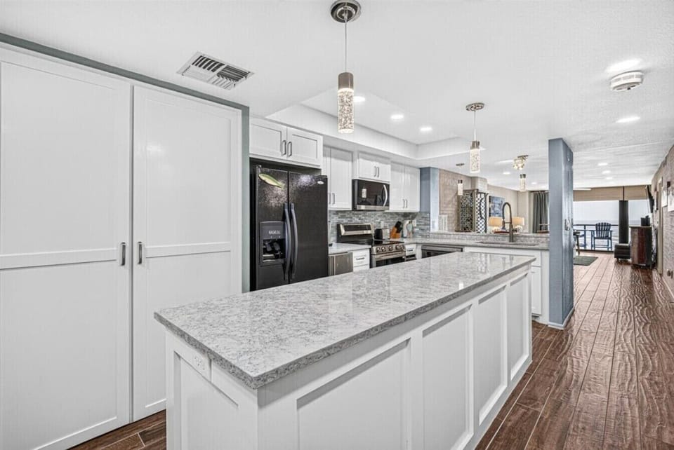 Beautifully Remodeled Kitchen with Spacious Island