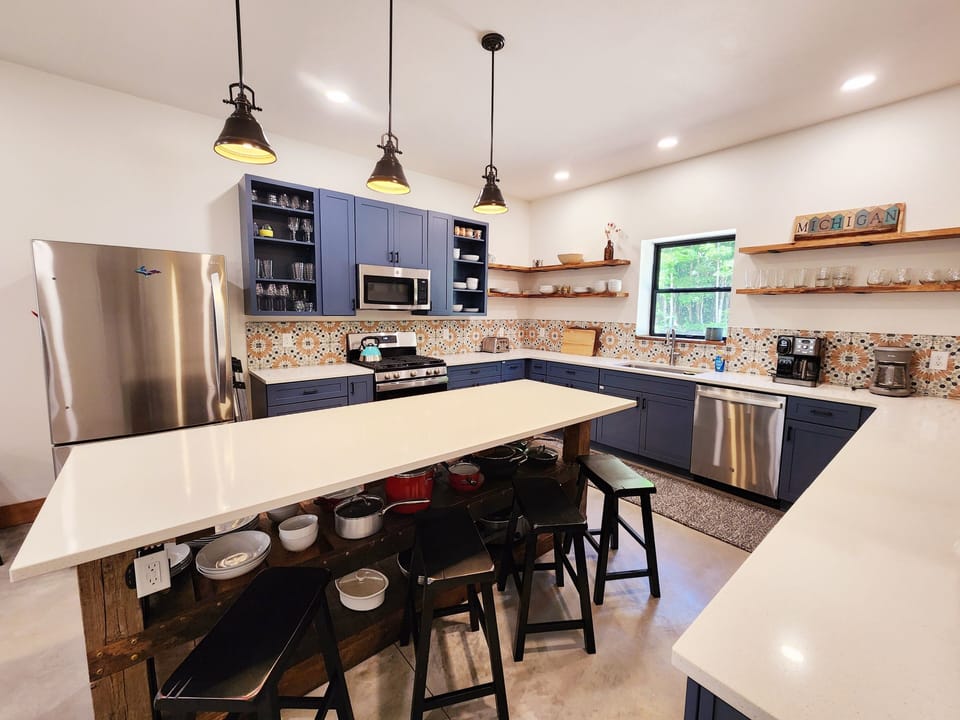 Kitchen w/all amenities 