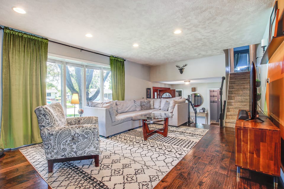 Oshkosh Vacation Rental | 3BR | 2.5BA | 2,176 Sq Ft | 2 Steps Required to Enter