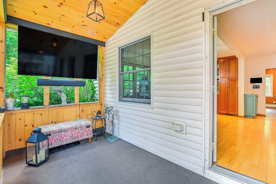Screened-In Porch | Smart TV | 1st Floor