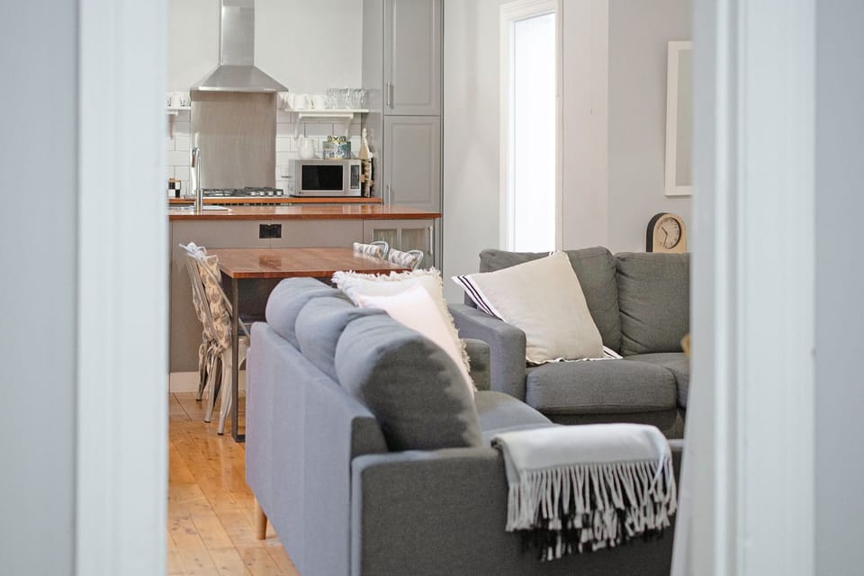 Living Area + Smart TV