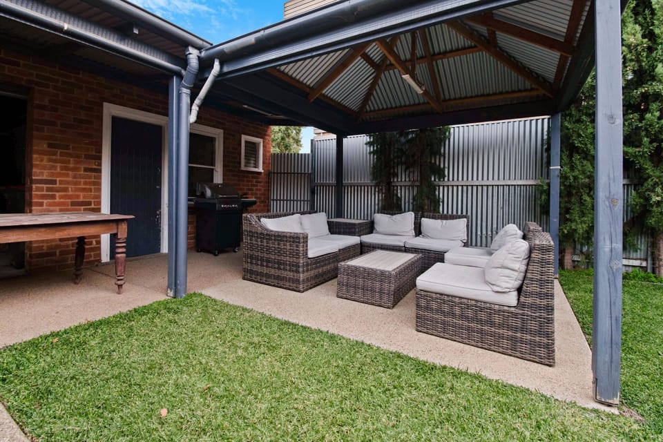 BBQ + Outdoor Entertaining Area