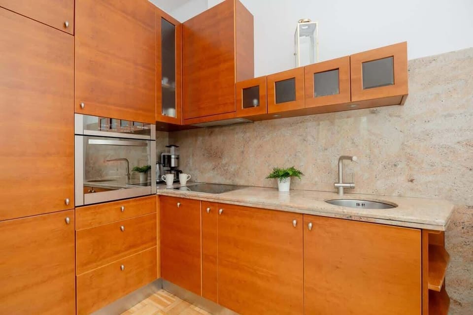 Modern, fully equipped kitchenette. 