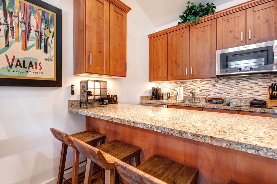 Prospector Lodge 627: Full kitchen