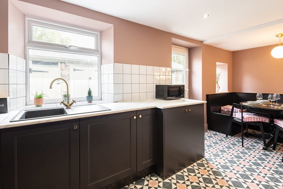 Canny Cottage, Otterburn - Host & Stay