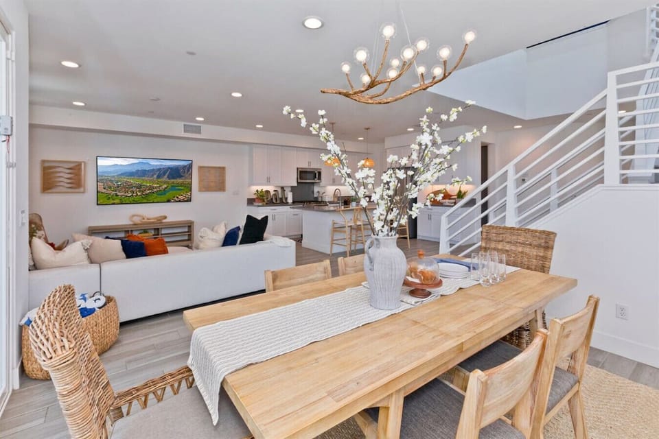 Savor delightful meals surrounded by modern decor and airy, vibrant vibes!