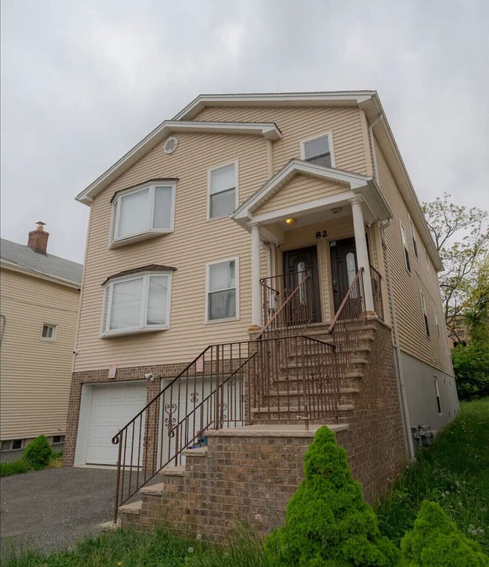 Exterior/Parking