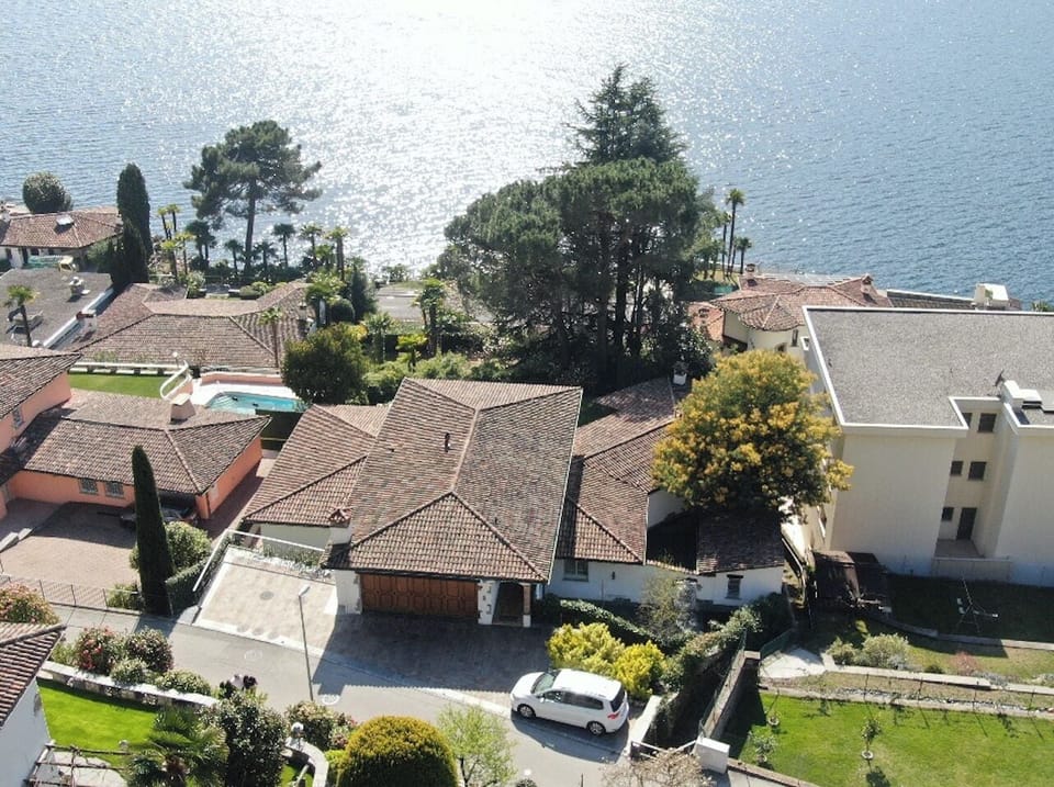 Your "FALL IN LOVE" villa, within 3 different residences: wich one do you like? 