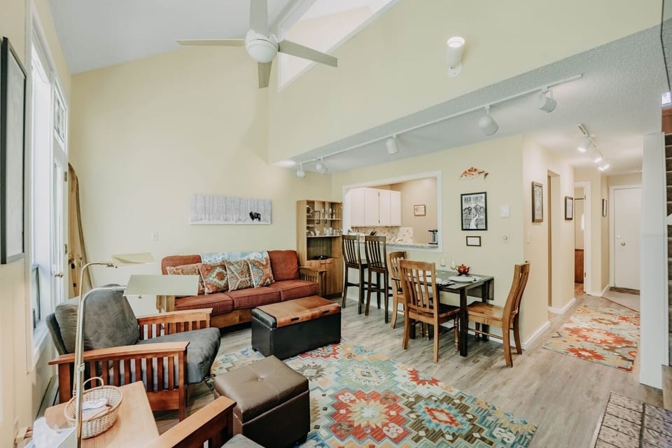 Home Decor, Furniture, Table, Dining Room, Dining Table